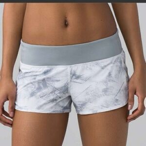 Lululemon Speed Short 4 way Stretch 2.5 inch Breeze By White Light Cast Sz 6